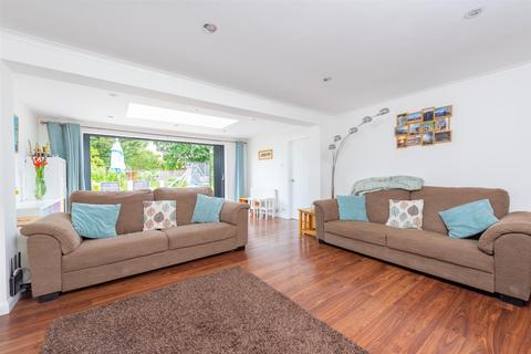 20 Northfield Road, Sherfield On Loddon, Hook, RG27 0DR