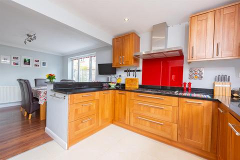 20 Northfield Road, Sherfield On Loddon, Hook, RG27 0DR