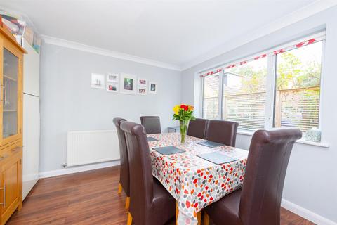 20 Northfield Road, Sherfield On Loddon, Hook, RG27 0DR