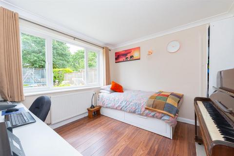 20 Northfield Road, Sherfield On Loddon, Hook, RG27 0DR