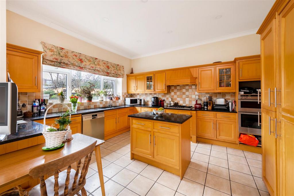 2 Milverton Road Hi-10.jpg