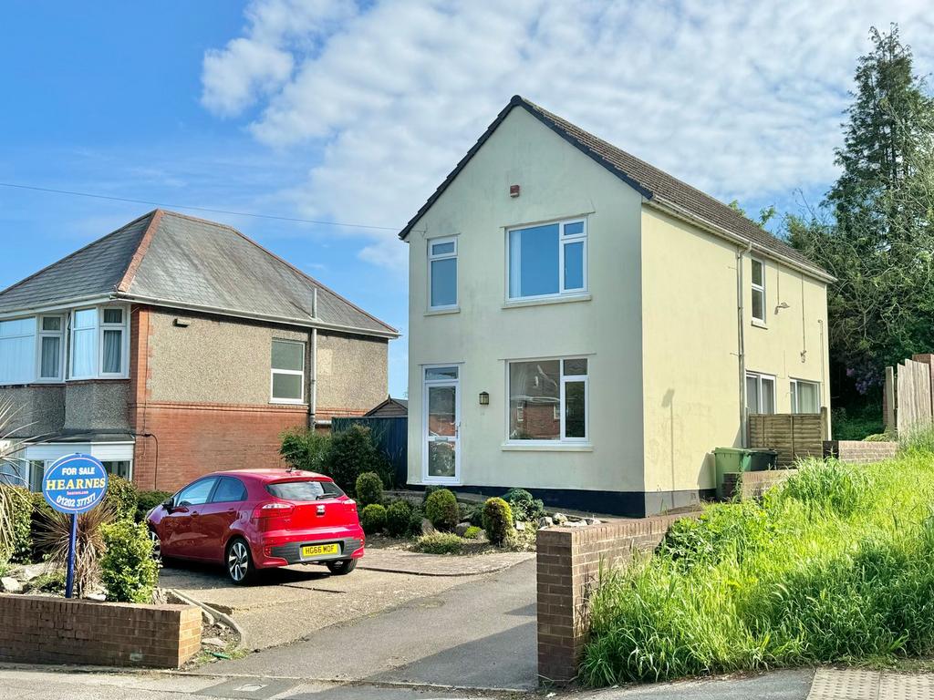 Winston Avenue, Poole, BH12 3 bed detached house for sale £400,000