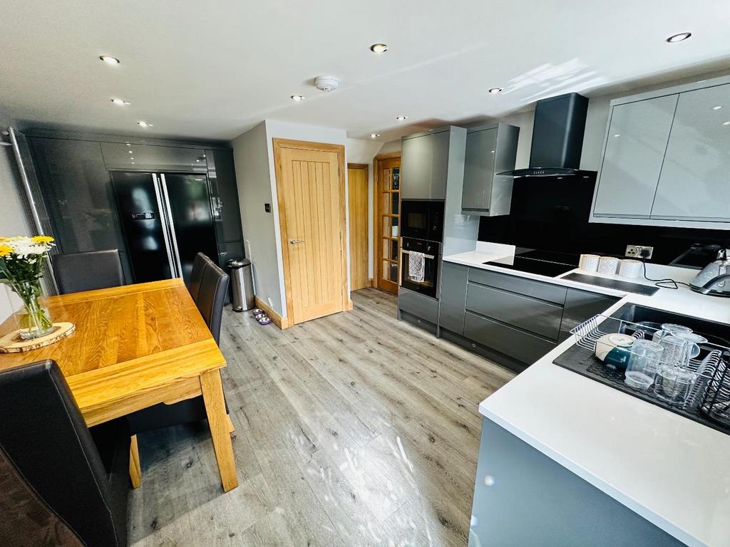 Grove Nook, Longwood, Huddersfield 3 bed semidetached house for sale