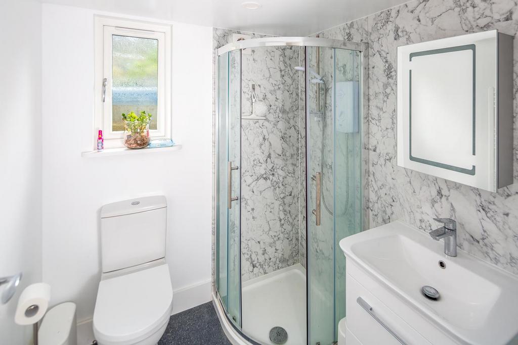 32-annexe shower room.jpg