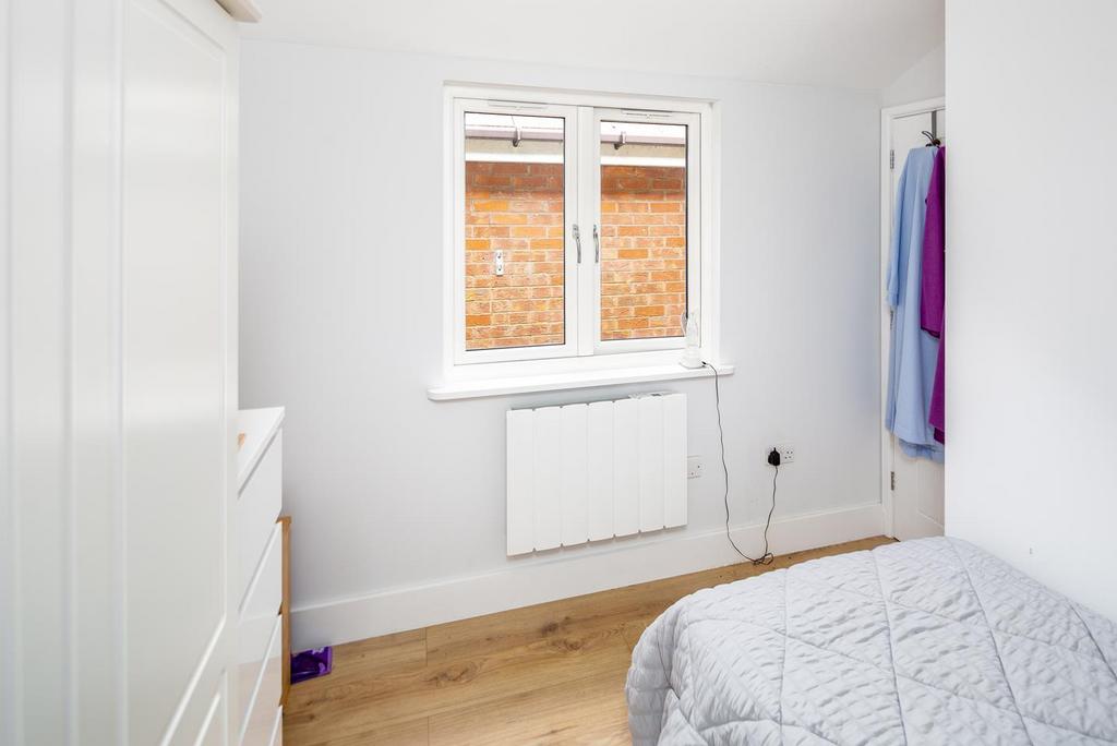 34-annexe bedroom 2.jpg