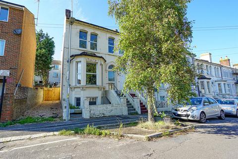 4 bedroom end of terrace house for sale, Mann Street, Hastings