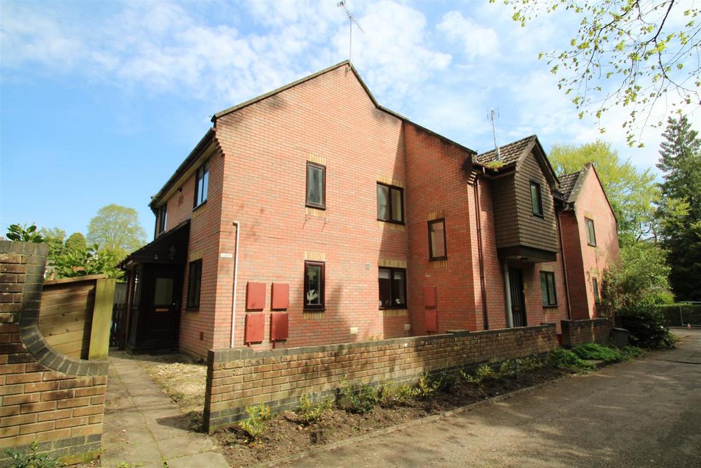 Quarry Road, Swindon 2 bed flat £825 pcm (£190 pw)