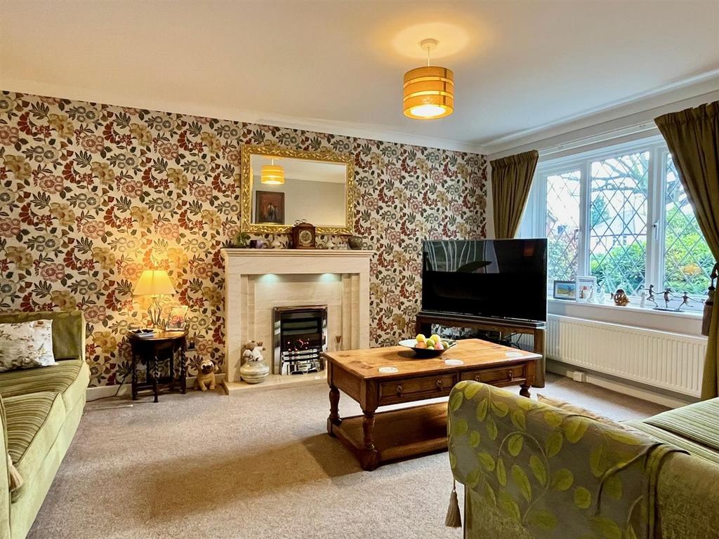 Salisbury Grove, Sutton Coldfield 3 bed detached house for sale £460,000