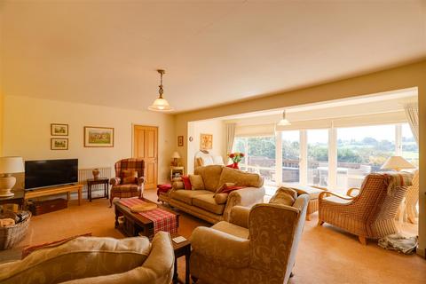 Herontye Castle Hill, Llanblethian, Cowbridge, CF71 7JN