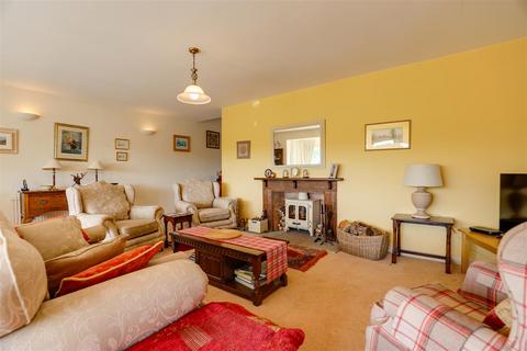 Herontye Castle Hill, Llanblethian, Cowbridge, CF71 7JN