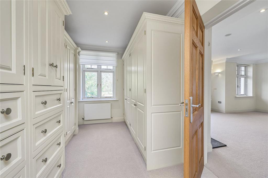 Walk-In Wardrobe