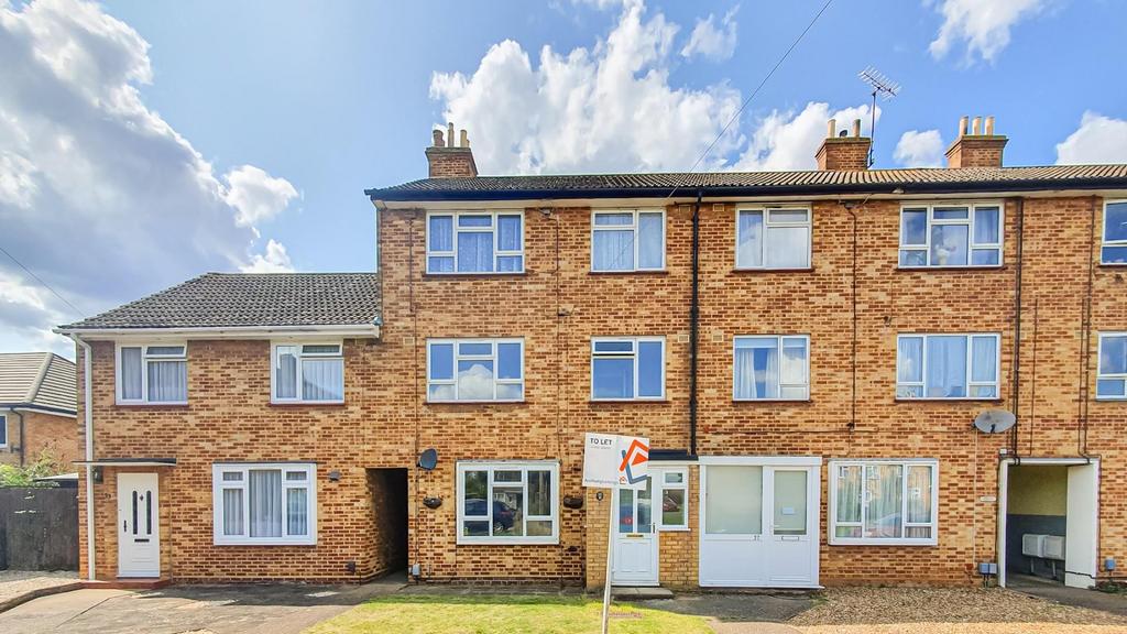 Edmunds Road, Hertford 3 bed terraced house £1,500 pcm (£346 pw)