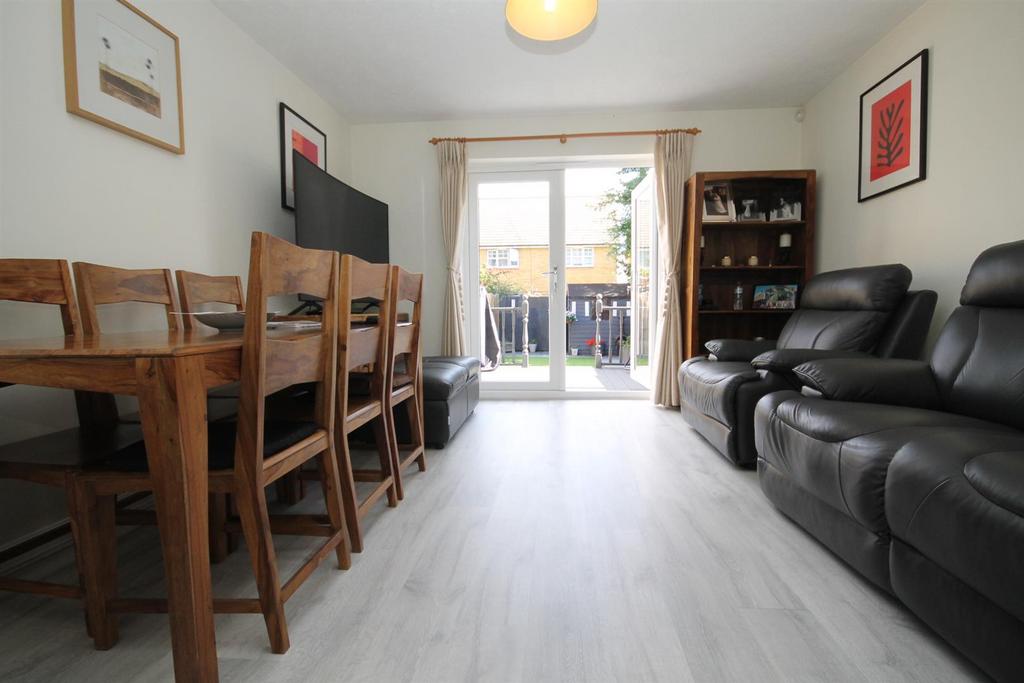 Bakers Gardens, Carshalton 2 bed terraced house £415,000