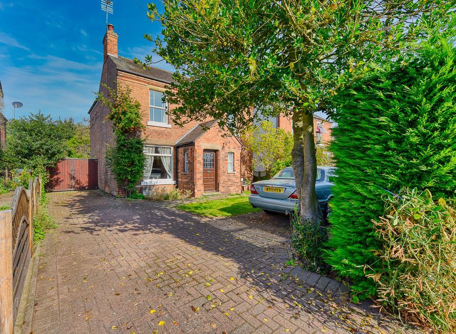 Gordon Road, Burton Joyce, Nottingham 3 bed detached house for sale £