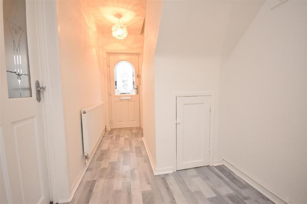 Pemberton Road, Woodchurch 2 bed terraced house £775 pcm (£179 pw)
