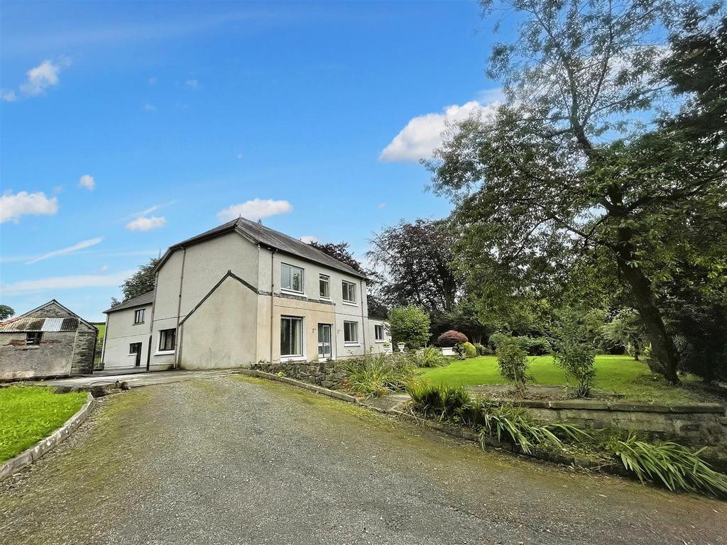 Bronwydd Arms, Carmarthen 8 bed detached house for sale £600,000