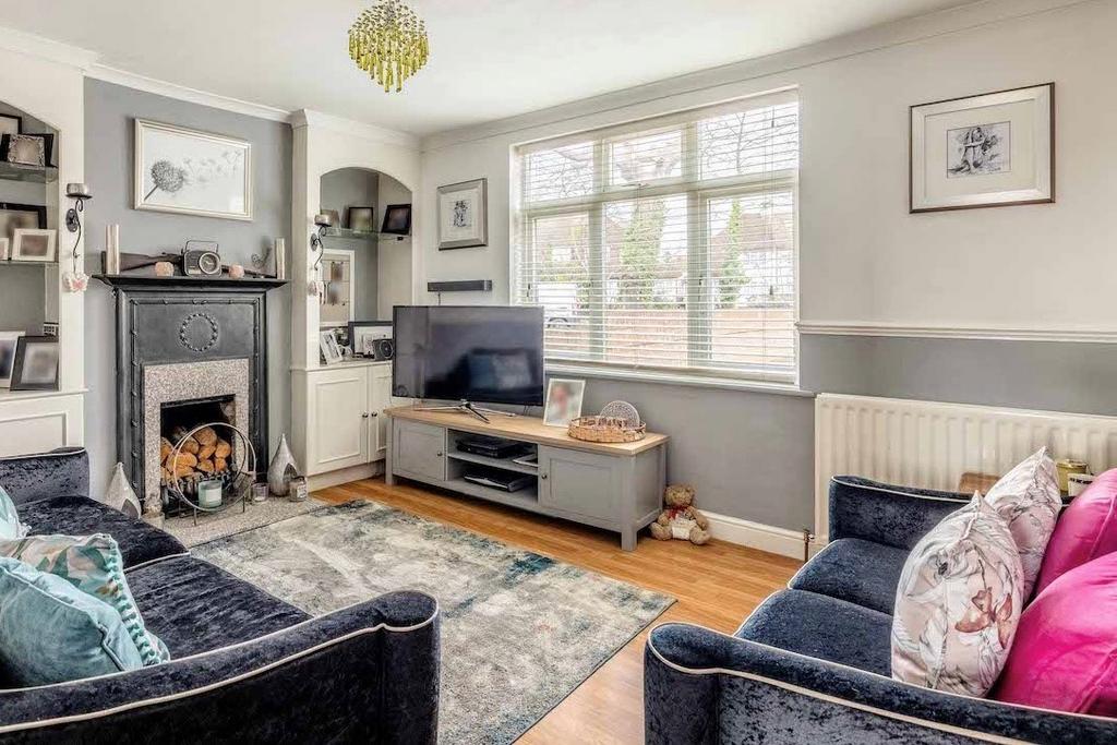 Church Road, Iver Heath SL0 4 bed semidetached house for sale £600,000