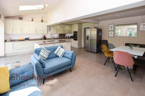 14 Bencroft, Cheshunt, Waltham Cross, EN7 6BE