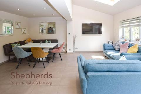 14 Bencroft, Cheshunt, Waltham Cross, EN7 6BE