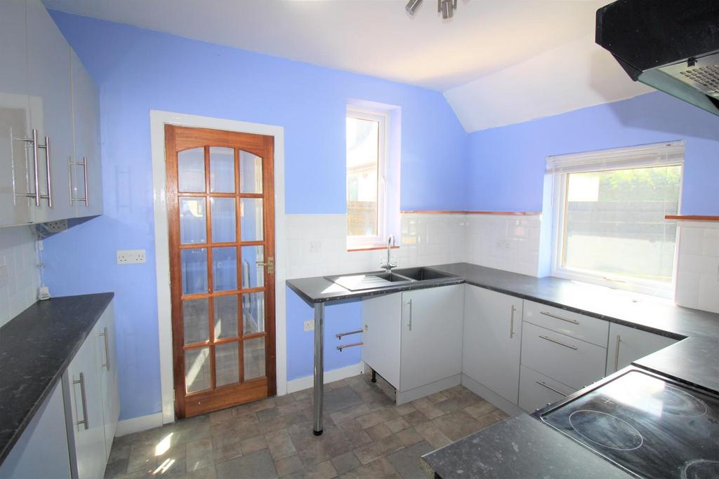 Kitchen (2).jpg