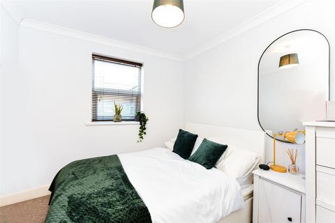 64a Boundary Road, London, E17 8JU