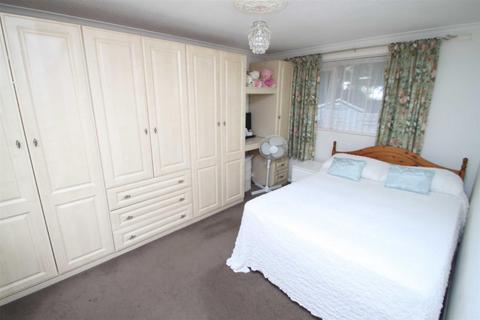 28 Stapleford Close, London, E4 6XR