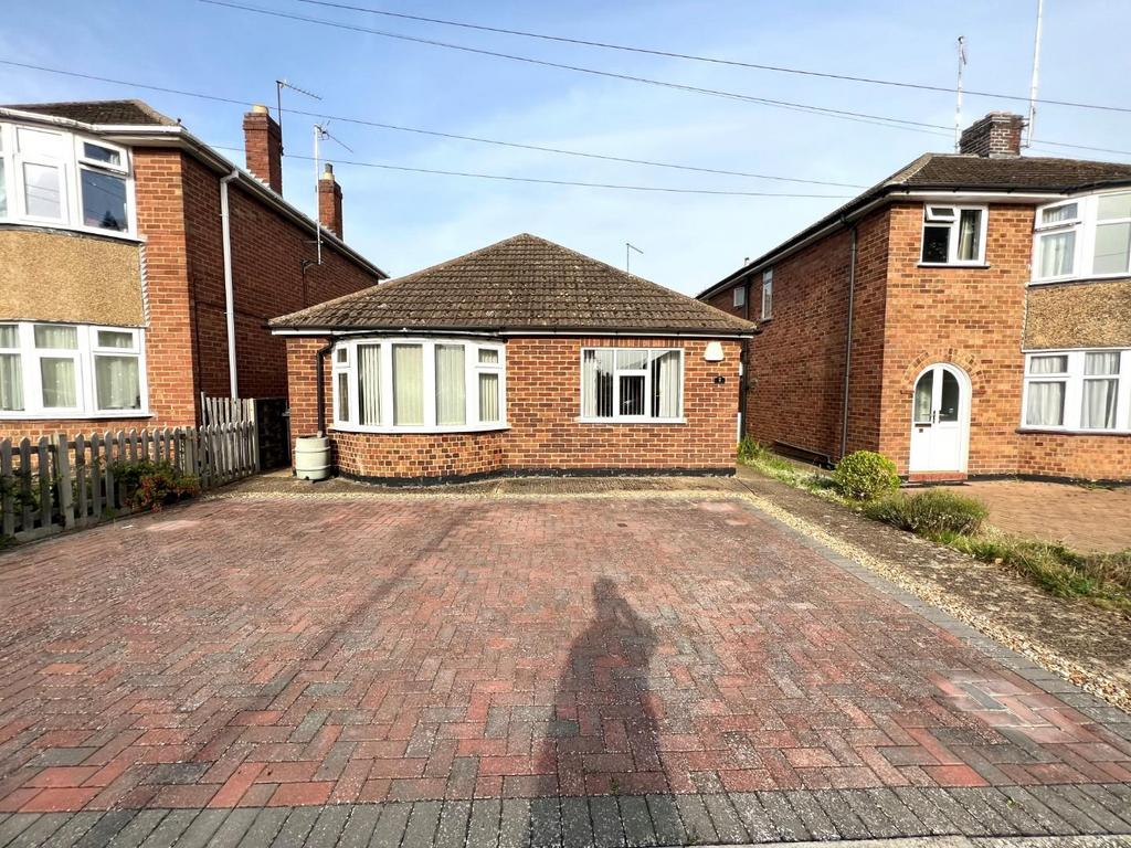 Melrose Avenue, Duston, Northampton NN5 3 bed detached bungalow for sale £235,000