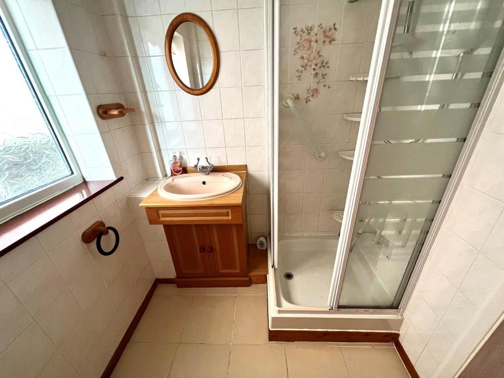 Shower Room.jpg