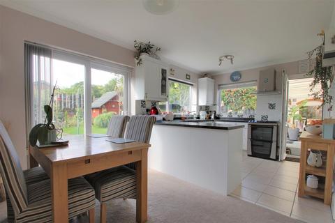 4 bedroom house for sale, Vale Drive, Worthing