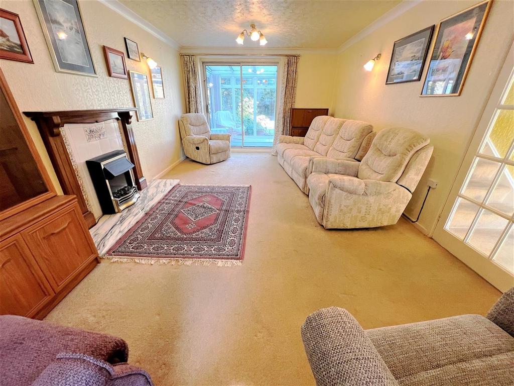 Sunningdale, Waltham, Grimsby, N.E. Lincs, DN37 0UA 3 bed detached