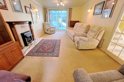 1a Sunningdale, Waltham, Grimsby, DN37 0UA