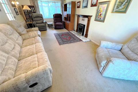 1a Sunningdale, Waltham, Grimsby, DN37 0UA