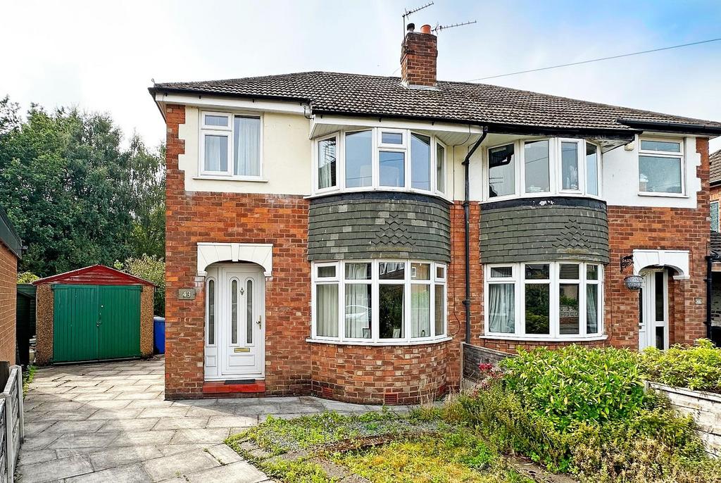 Hawthorn Avenue, Timperley, Altrincham 3 bed semidetached house for