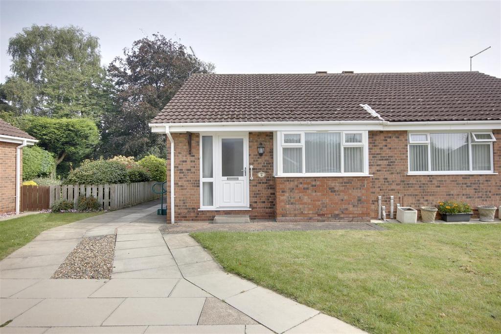 Wold View, South Cave 2 bed semidetached bungalow for sale £150,000