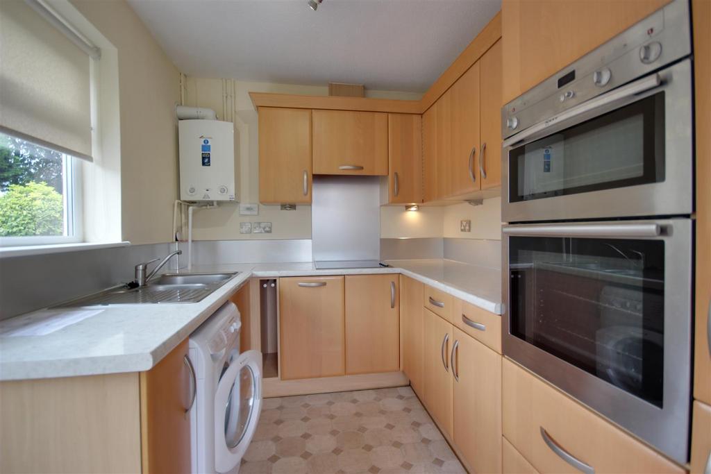 Wold View, South Cave 2 bed semidetached bungalow for sale £150,000