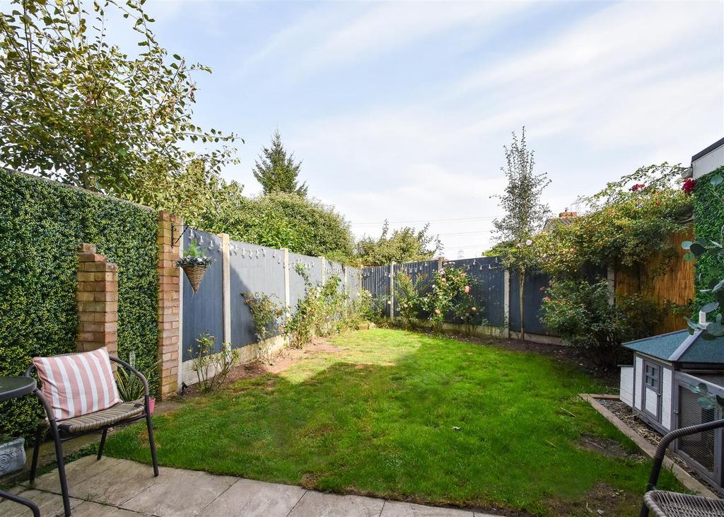 36 Wombourne Road, Swindon, Dudley 3 bed semidetached house for sale