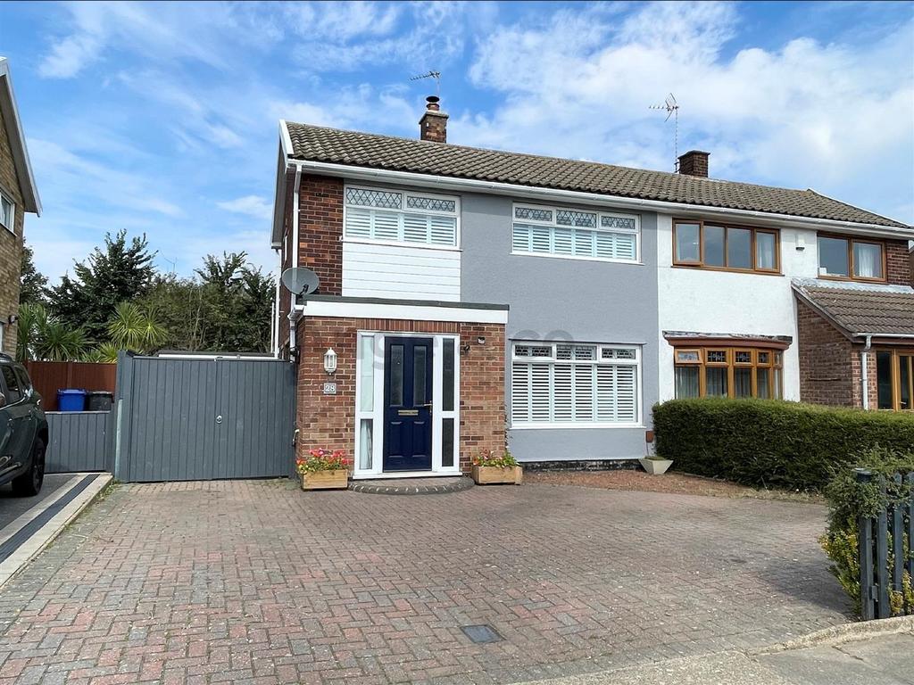 Pinewood Avenue, Lowestoft 3 bed semidetached house for sale £240,000