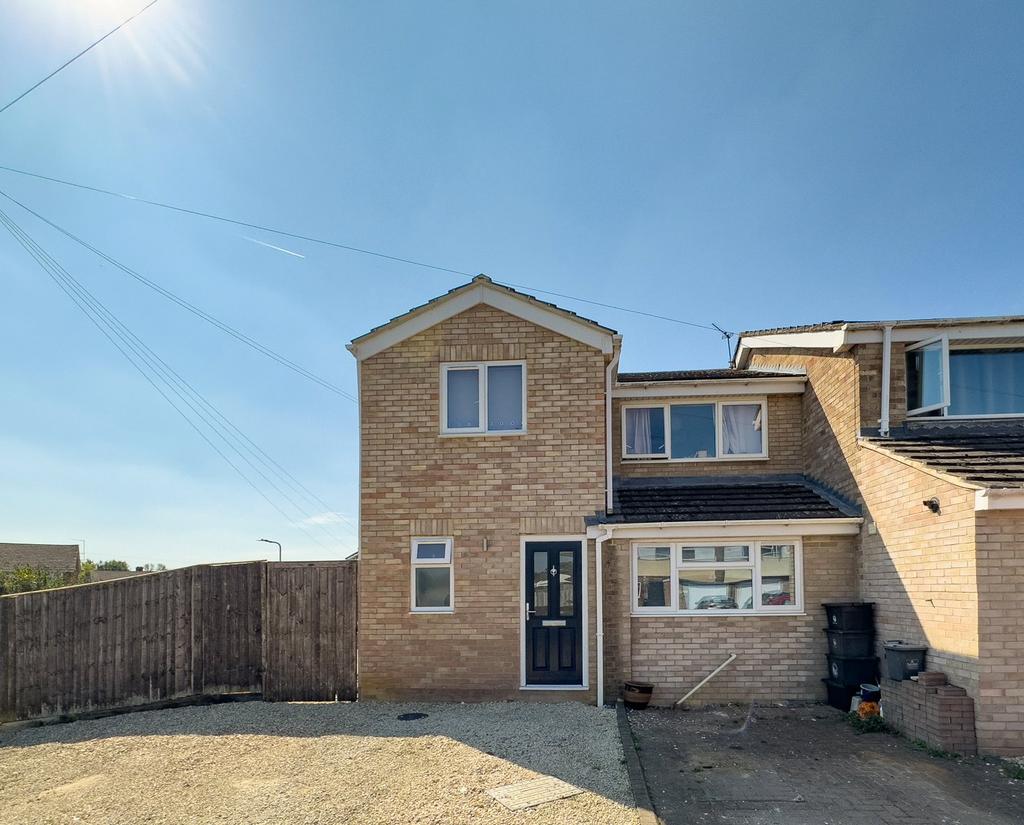 Abbey Road, Witney, Oxfordshire, OX28 3 bed semidetached house £