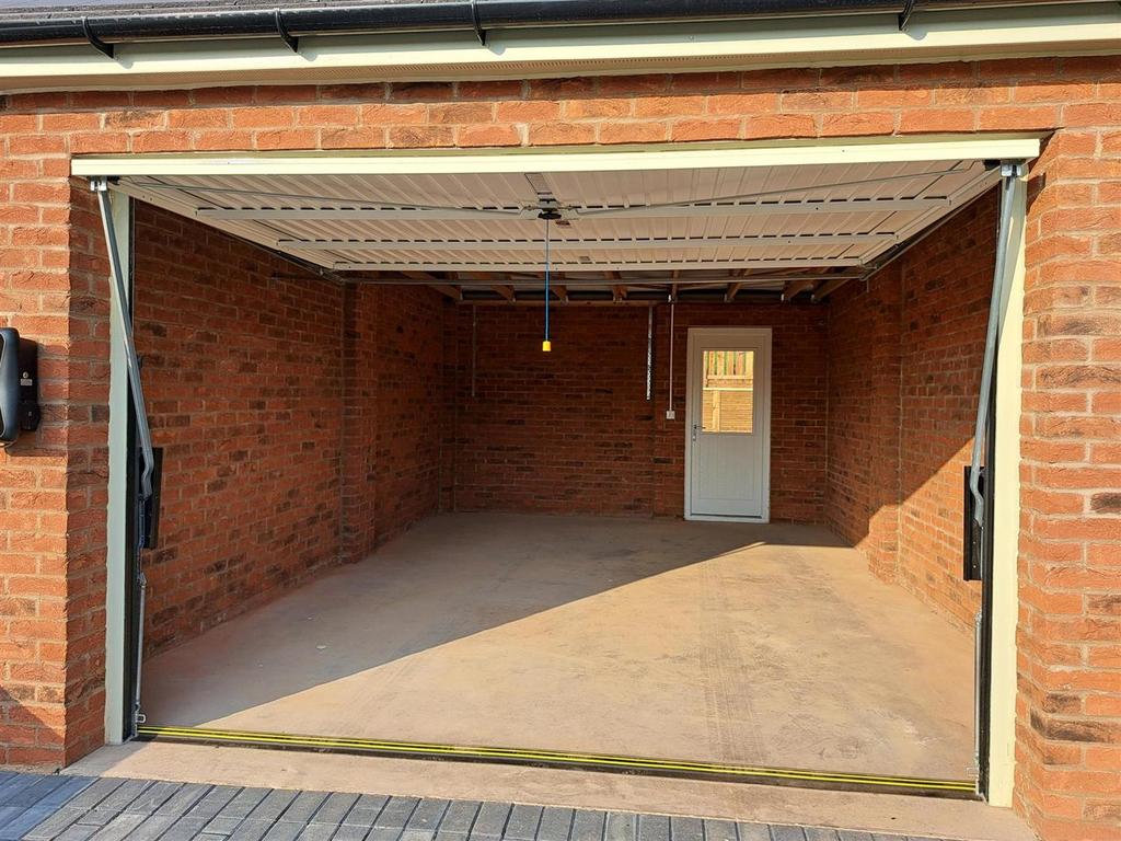 Garage1.jpg