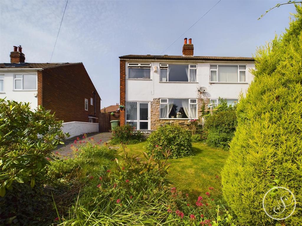 New Templegate, Leeds 4 bed semidetached house for sale £325,000
