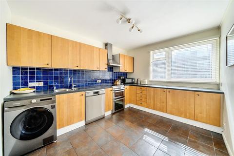12 Mountcombe Close, Surbiton, KT6 6LJ