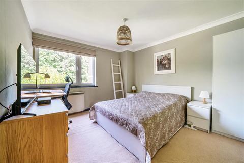 12 Mountcombe Close, Surbiton, KT6 6LJ