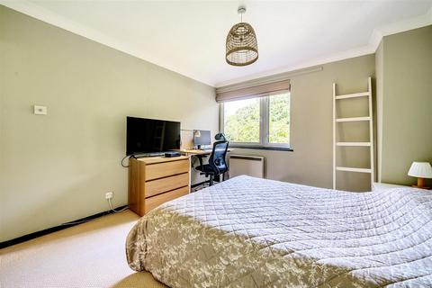 12 Mountcombe Close, Surbiton, KT6 6LJ