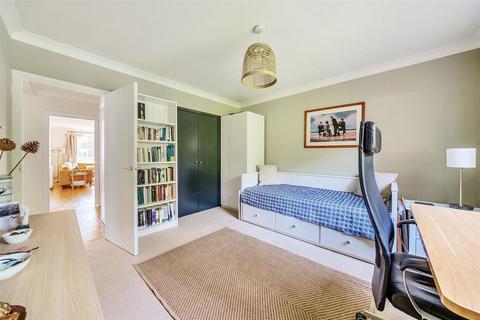 12 Mountcombe Close, Surbiton, KT6 6LJ