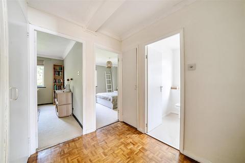 12 Mountcombe Close, Surbiton, KT6 6LJ