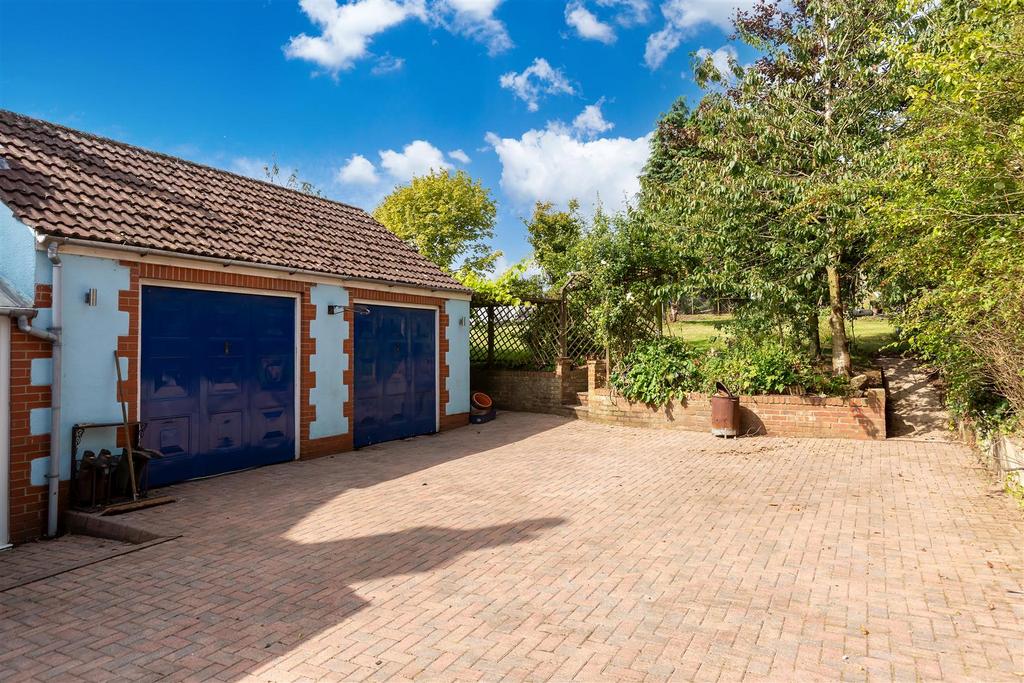Low Street, Sancton, York 5 bed detached house for sale £550,000