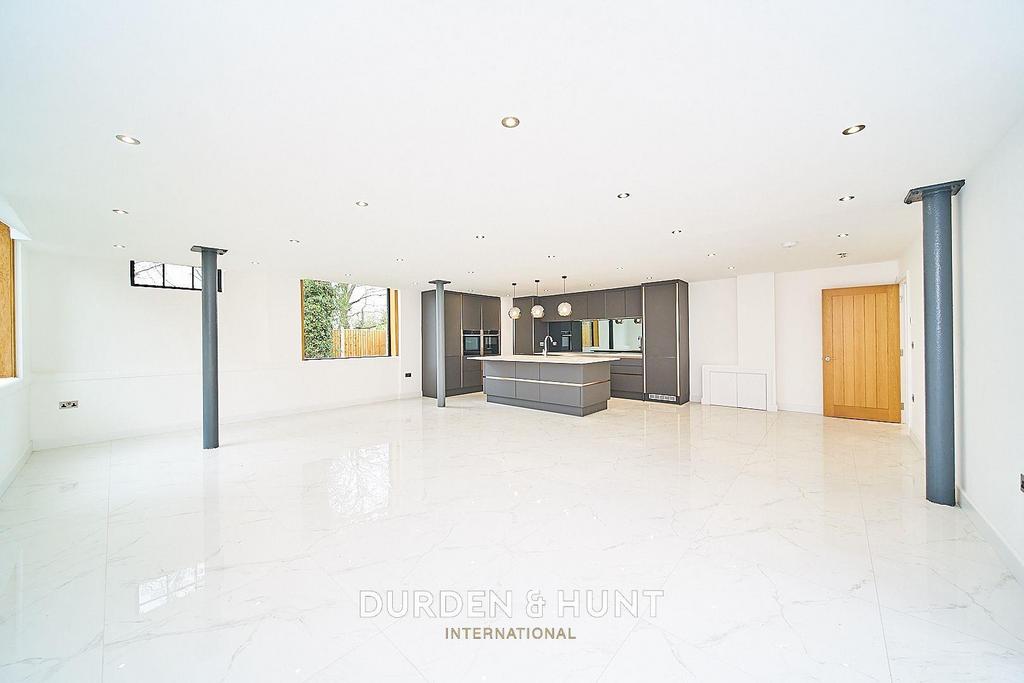 Great Warley Street, Brentwood, CM13 4 bed semidetached house £725,000
