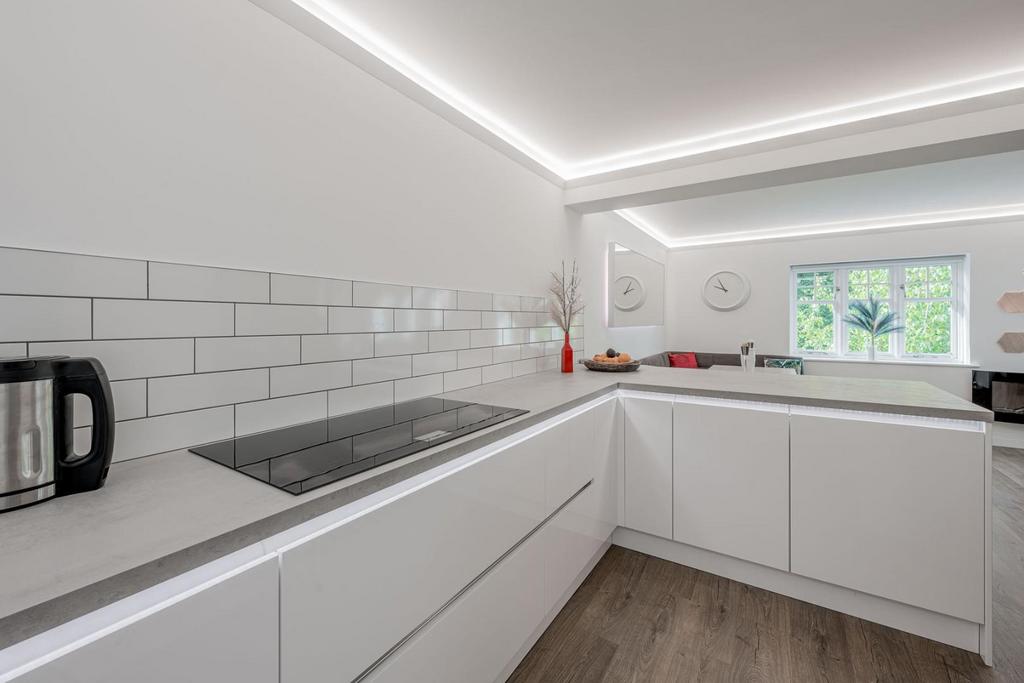 Kitchen Area 4