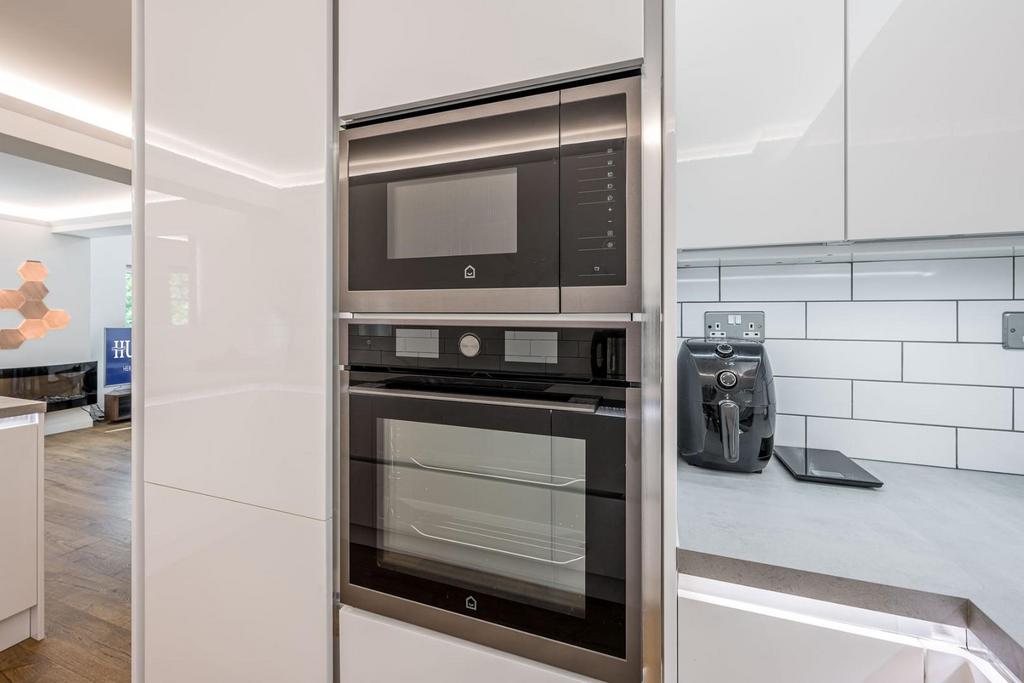 Kitchen Area 5