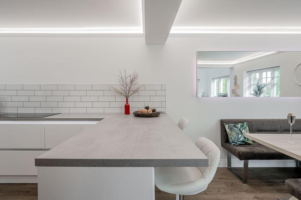 Kitchen Area 6